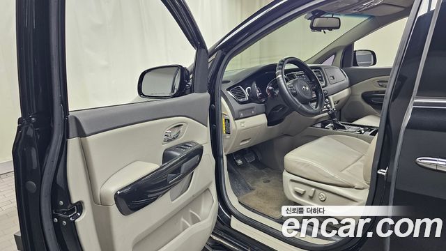 Kia Canival 2016 — photo 13