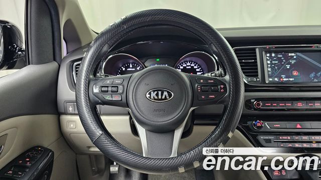Kia Canival 2016 — photo 19