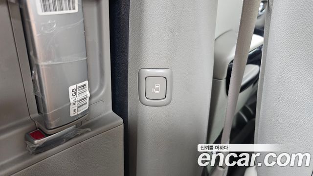 Kia Canival 2016 — photo 23