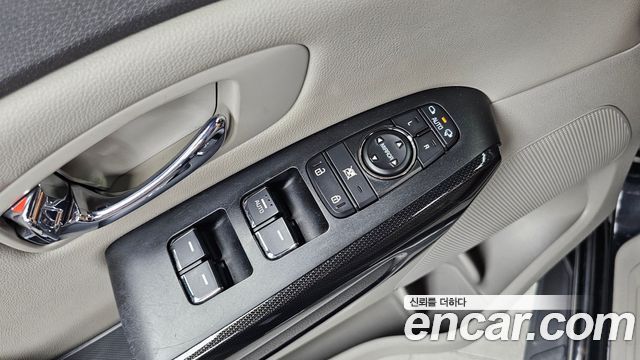 Kia Canival 2016 — photo 24