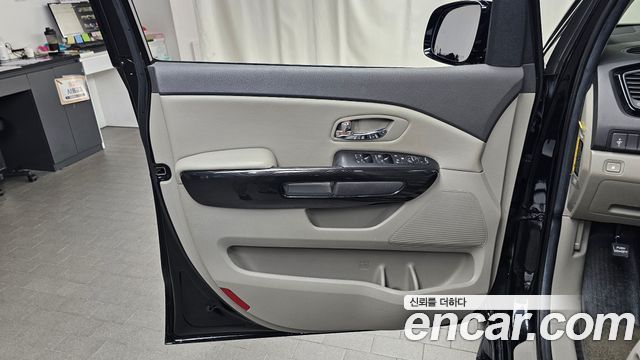 Kia Canival 2016 — photo 14