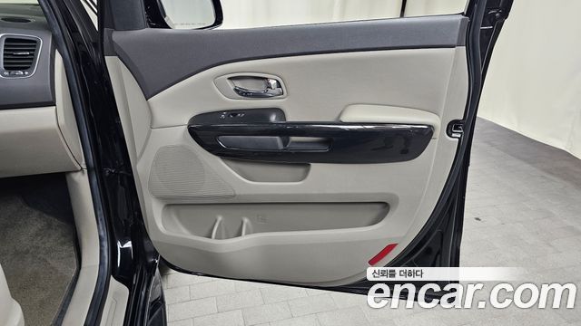 Kia Canival 2016 — photo 15