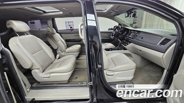 Kia Canival 2016 — photo 16