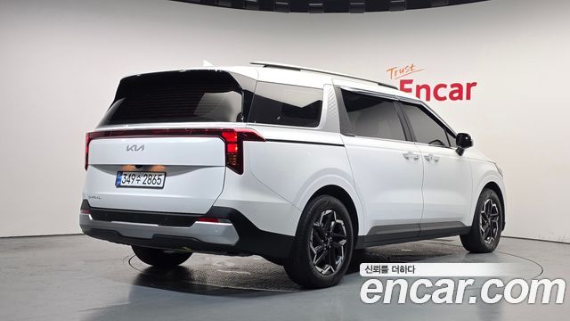 Kia Canival 2025 — photo 2