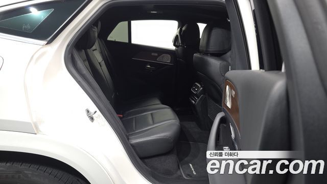 Mercedes-Benz GLE-Class 2022 — photo 18