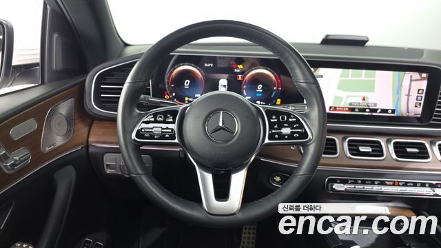 Mercedes-Benz GLE-Class 2022 — photo 19