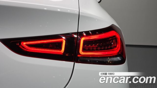 Mercedes-Benz GLE-Class 2022 — photo 9
