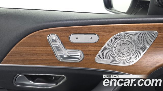 Mercedes-Benz GLE-Class 2022 — photo 28