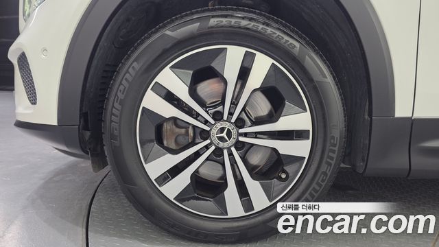 Mercedes-Benz GLB-Class 2021 — photo 5