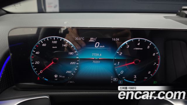 Mercedes-Benz GLB-Class 2021 — photo 8