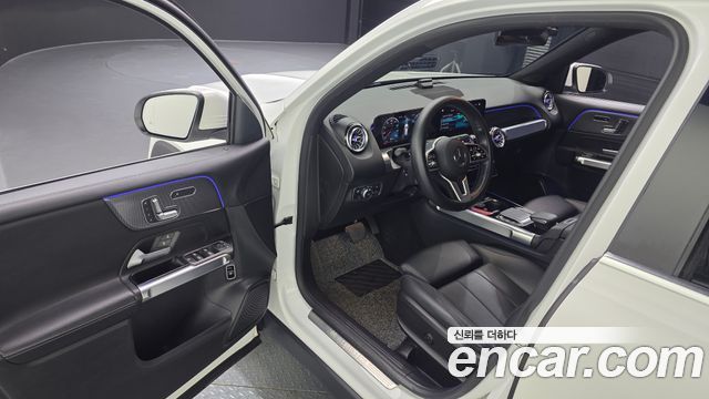 Mercedes-Benz GLB-Class 2021 — photo 10