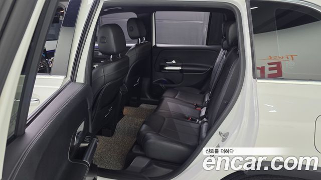 Mercedes-Benz GLB-Class 2021 — photo 11