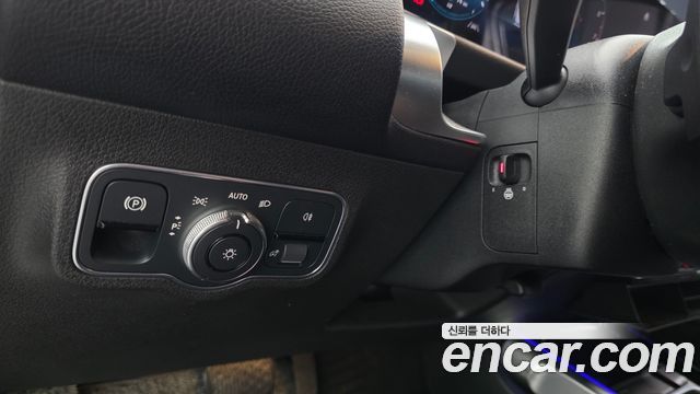 Mercedes-Benz GLB-Class 2021 — photo 13