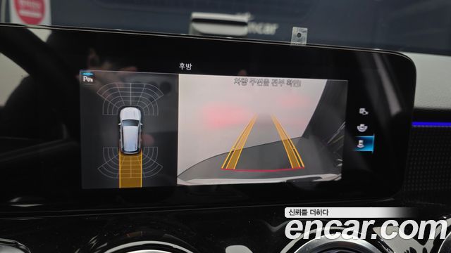 Mercedes-Benz GLB-Class 2021 — photo 16