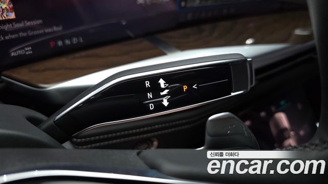 Cadillac Escalade 2025 — photo 9