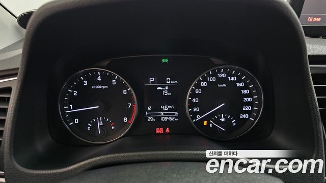 Hyundai AVANTE 2016 — photo 11