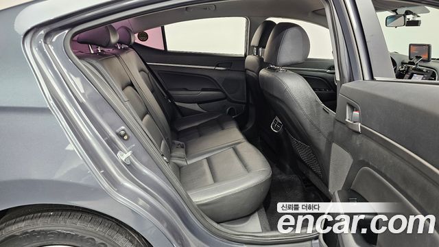 Hyundai AVANTE 2016 — photo 17