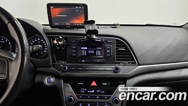 Hyundai AVANTE 2016 — photo 18