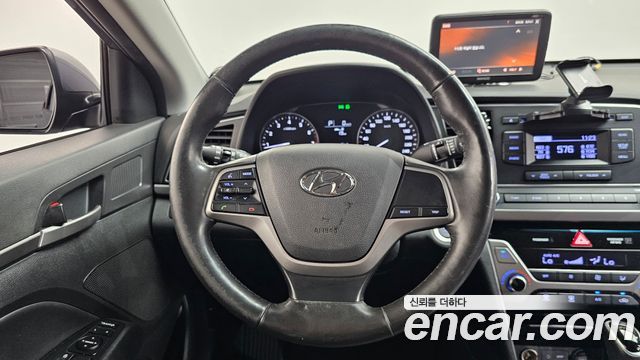 Hyundai AVANTE 2016 — photo 19