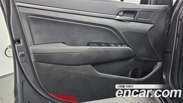 Hyundai AVANTE 2016 — photo 14
