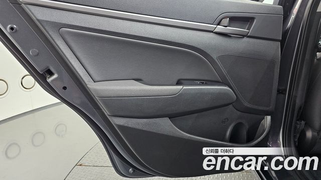 Hyundai AVANTE 2016 — photo 15