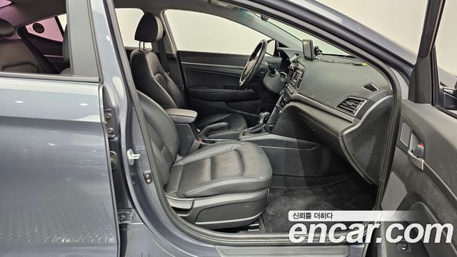 Hyundai AVANTE 2016 — photo 16