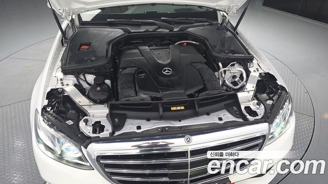 Mercedes-Benz E-Class 2020 — photo 6