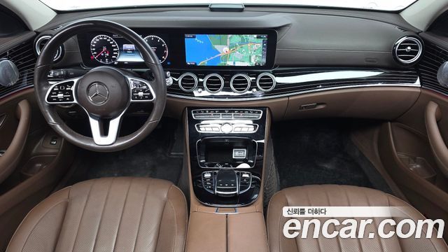 Mercedes-Benz E-Class 2020 — photo 10