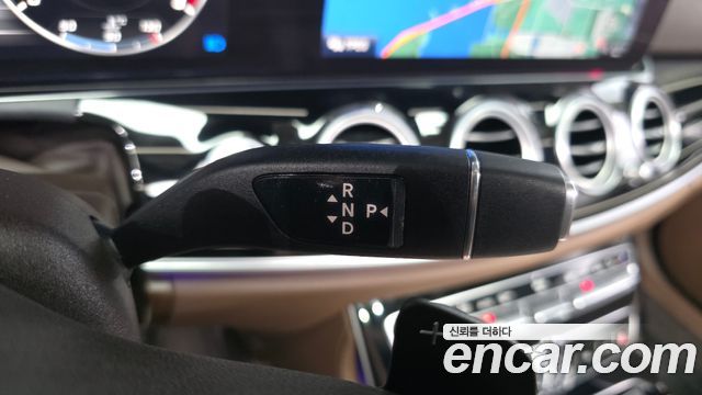 Mercedes-Benz E-Class 2020 — photo 12