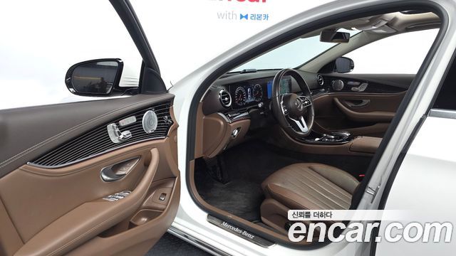 Mercedes-Benz E-Class 2020 — photo 13