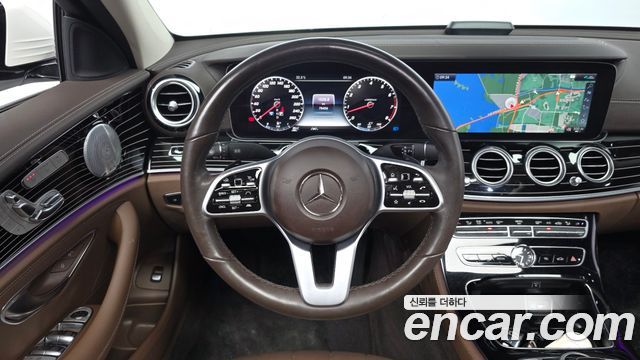 Mercedes-Benz E-Class 2020 — photo 19