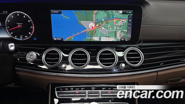 Mercedes-Benz E-Class 2020 — photo 20