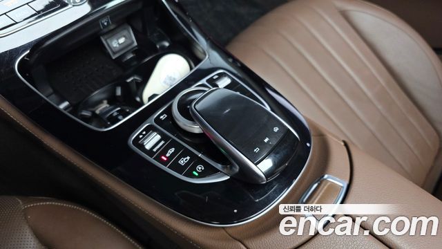 Mercedes-Benz E-Class 2020 — photo 25