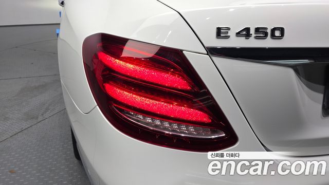 Mercedes-Benz E-Class 2020 — photo 9