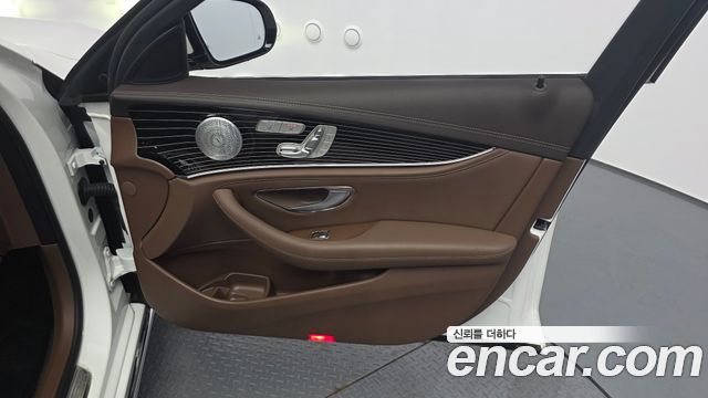 Mercedes-Benz E-Class 2020 — photo 14