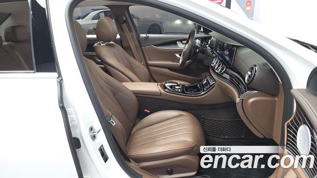Mercedes-Benz E-Class 2020 — photo 16