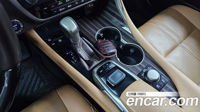 Lexus RX 2019 — photo 9