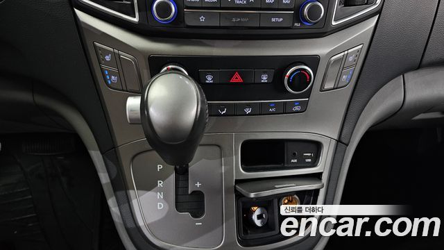 Hyundai Starex 2019 — photo 12