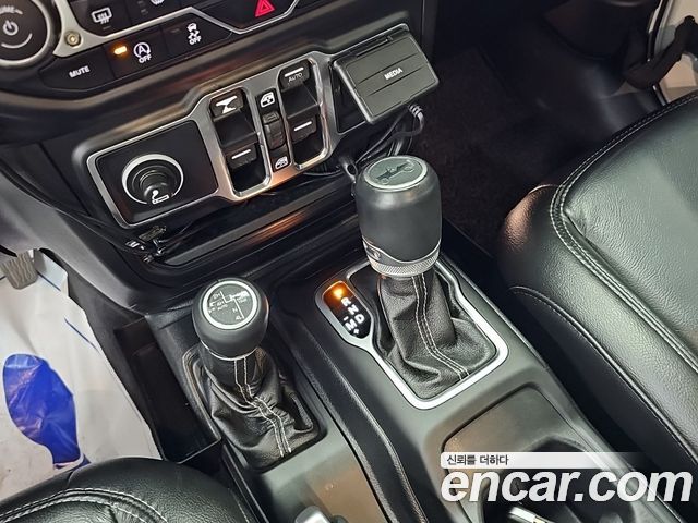 Jeep Wrangler 2019 — photo 8