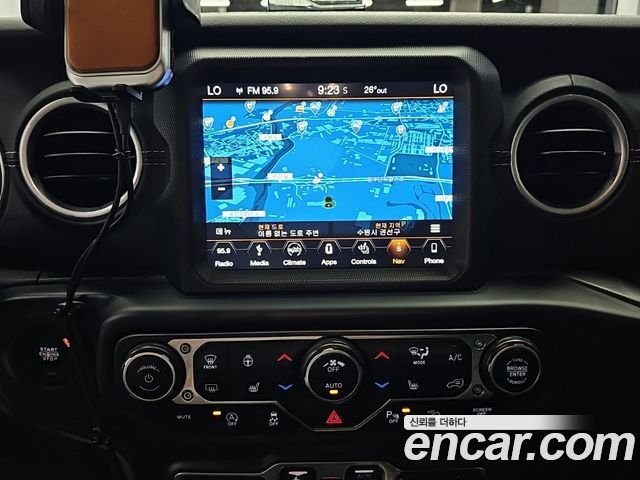 Jeep Wrangler 2019 — photo 10