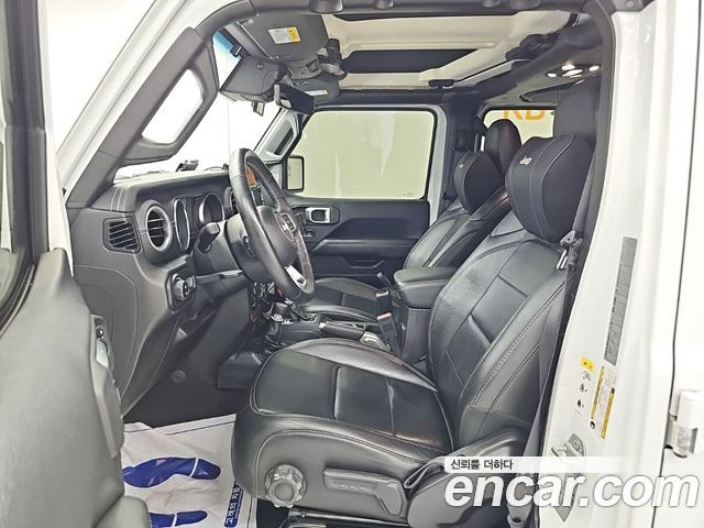 Jeep Wrangler 2019 — photo 11