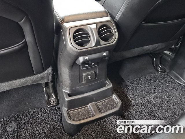 Jeep Wrangler 2019 — photo 13