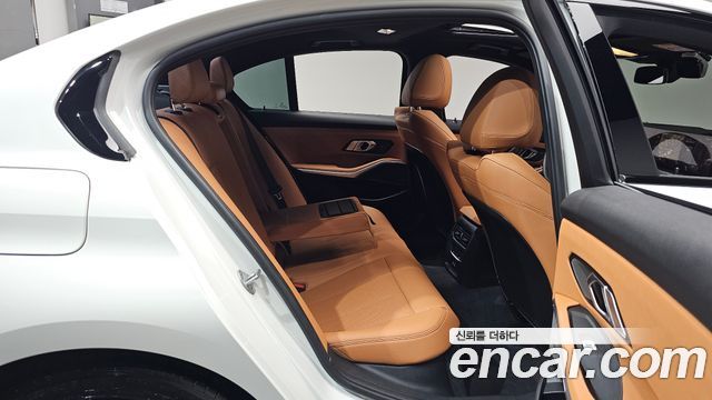 BMW 3-Series 2024 — photo 17