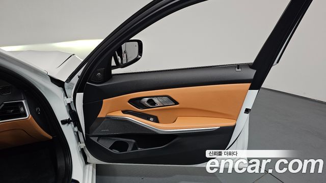 BMW 3-Series 2024 — photo 14