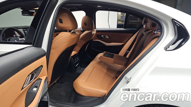BMW 3-Series 2024 — photo 16