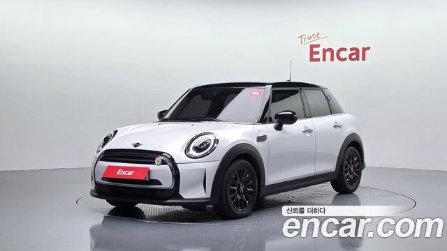 Mini Cooper 2024 — photo 1