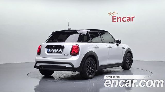 Mini Cooper 2024 — photo 2