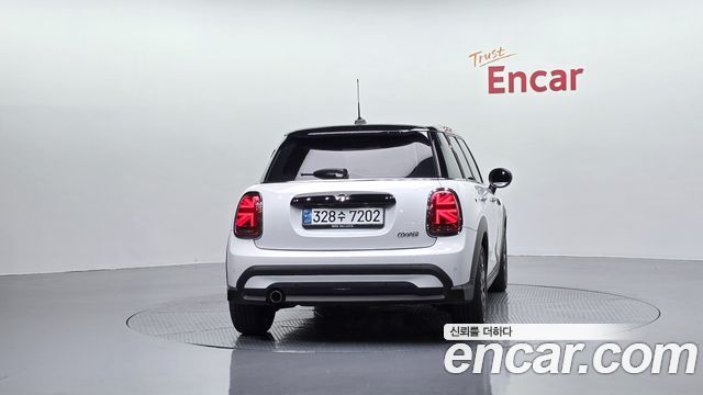 Mini Cooper 2024 — photo 4