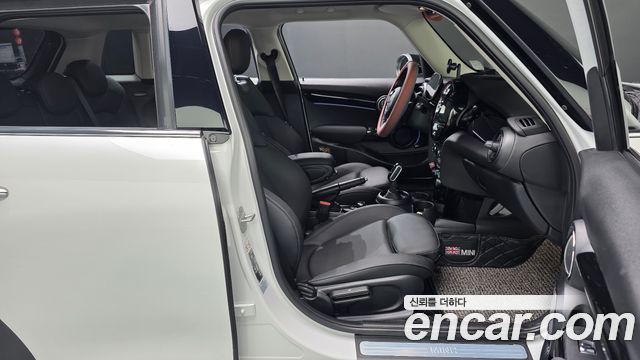 Mini Cooper 2024 — photo 11