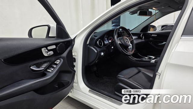 Mercedes-Benz C-Class 2018 — photo 10